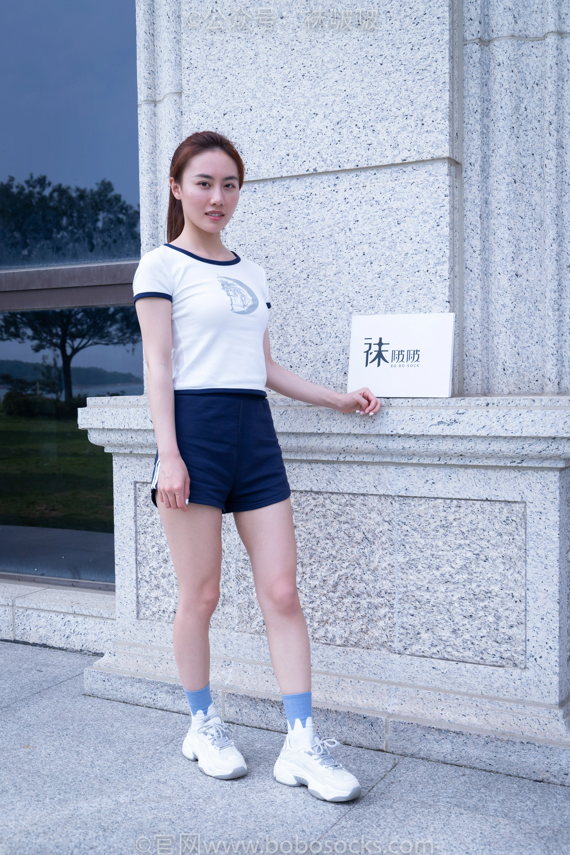 [BoBoSocks袜啵啵]NO.028 小米-运动鞋、白棉袜、裸足 1